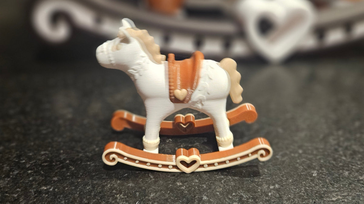 🐴 Schaukelpferd mit Herz – liebevolle Dekoration 🐴